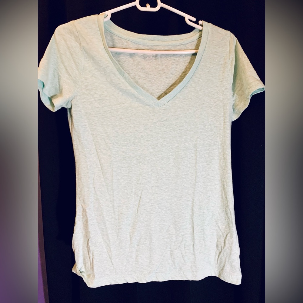 Pale green athletic women’s shirt sz M